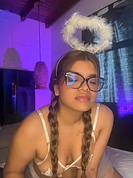 mia_castano live cam on StripChat