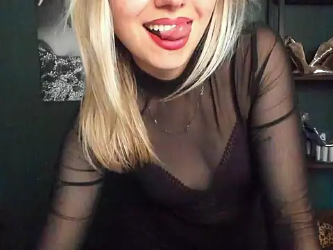 loveHeidi live cam on StripChat