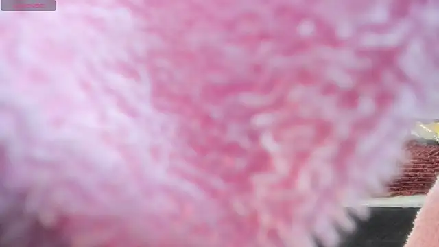 mask_red_girl webcam