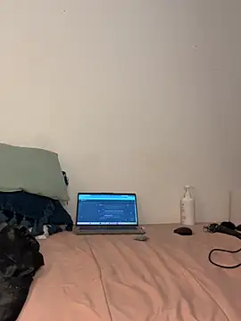 Viictoria-Jones webcam