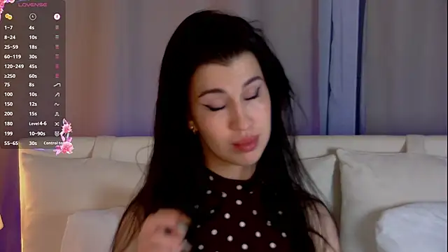 HornyPriestess webcam