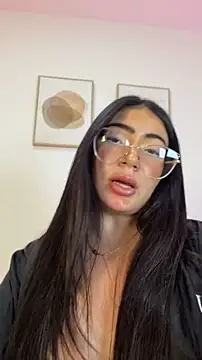 Mia_222 live cam on StripChat
