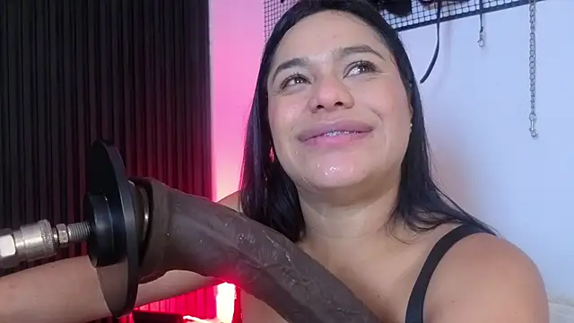 Issafoxx live cam on StripChat