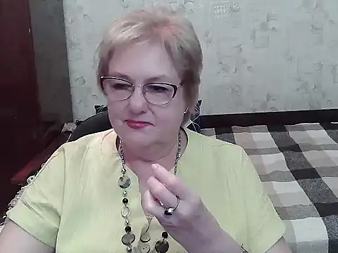 Renata62011 live cam on StripChat