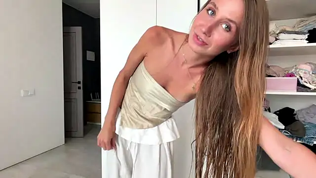 AnyaAfterDark live cam on StripChat