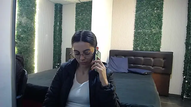 Valeriamoon_3101 live cam on StripChat