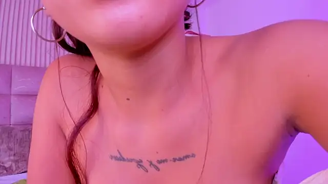 CarolineFyre webcam
