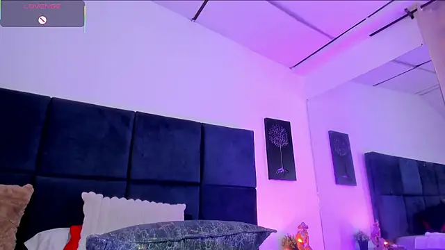 april_jones05 live cam on StripChat