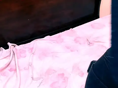 MidnightSparkles webcam