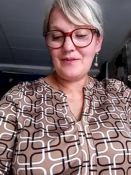 irinamaux live cam