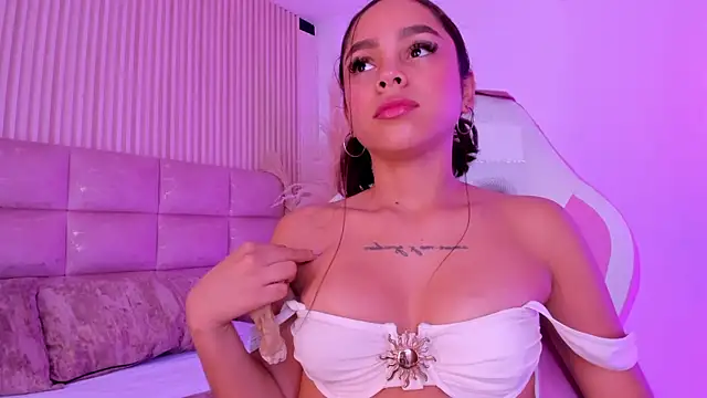 CarolineFyre live cam