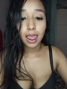 bella_chocolate live cam on StripChat