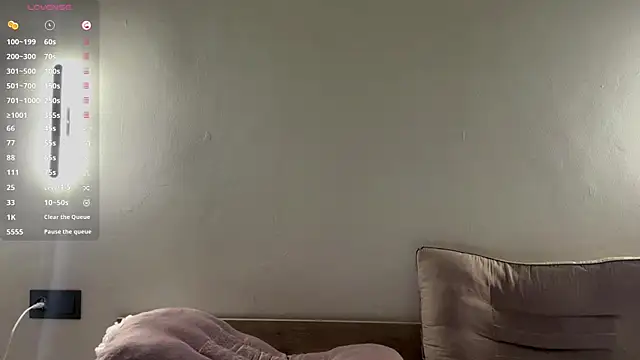 Ur_neighbor_Kira webcam