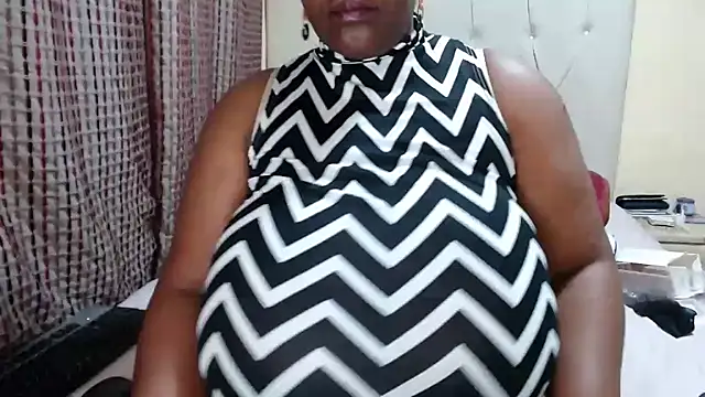CHOCOLATEDARKBUSTYX webcam