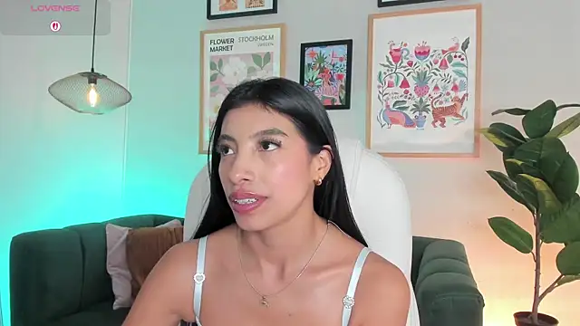 Tiffany_Low webcam