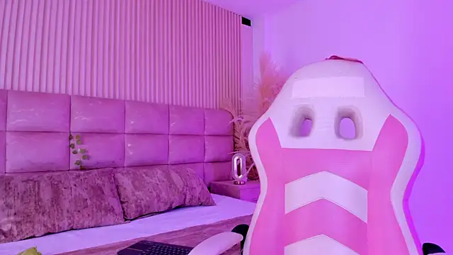 CarolineFyre webcam