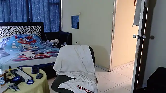 Sashaferrari2000 live sex cam