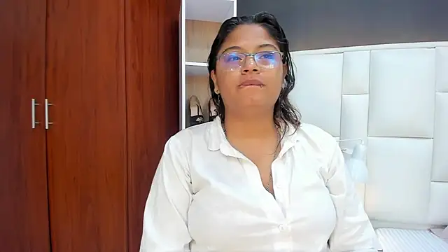 yeral2017 live cam on StripChat