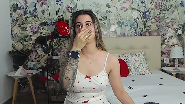 RoseDiamond06 live cam on StripChat