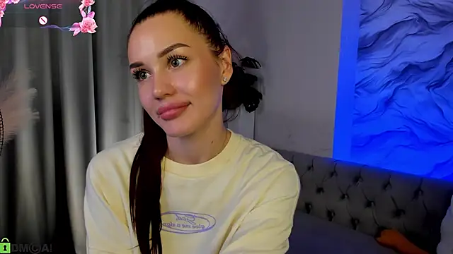 Aria_Mila webcam