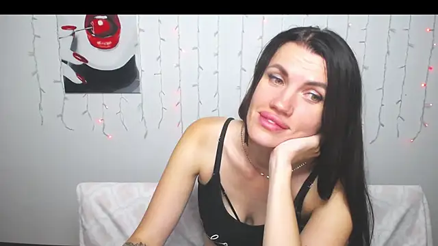 MilaLoona webcam