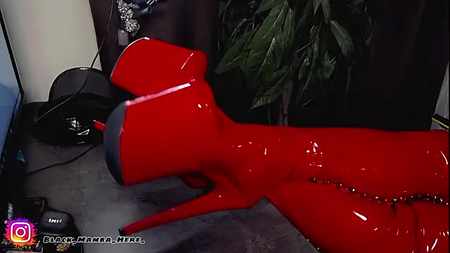 QueenOfUrKink webcam