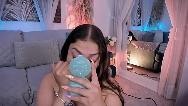 Nicolle_W webcam