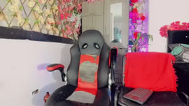 Thiara_veky_ webcam