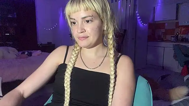MagalyEssinger live cam on StripChat