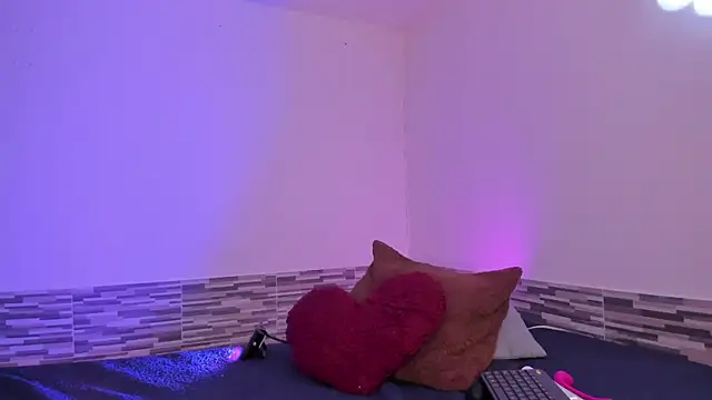 KittyVelve live cam on StripChat