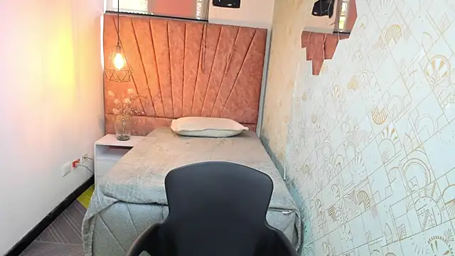 Zoe__Taylor__ webcam