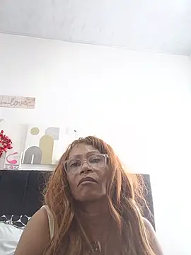 BustyMilf_ webcam