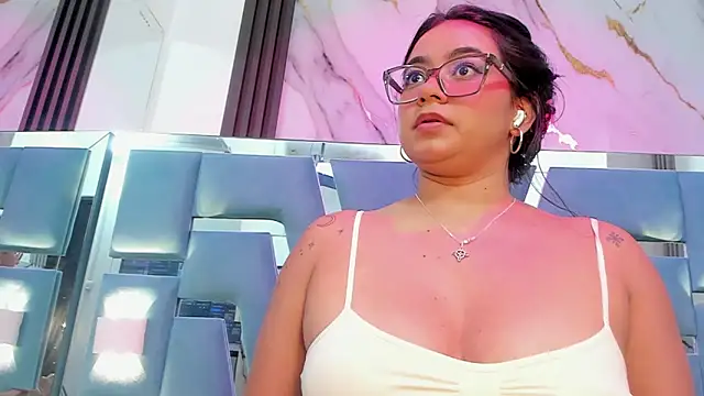 miilaklum live cam on StripChat