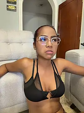 LucyLeah webcam