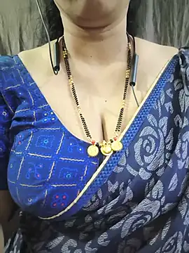 bhuvana_555 live cam on StripChat