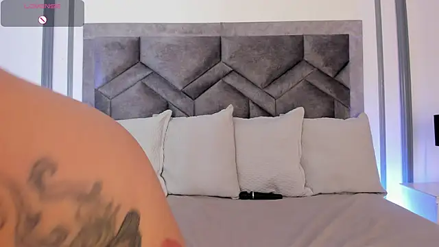 cocoamore live cam on StripChat