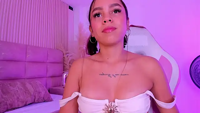 CarolineFyre webcam