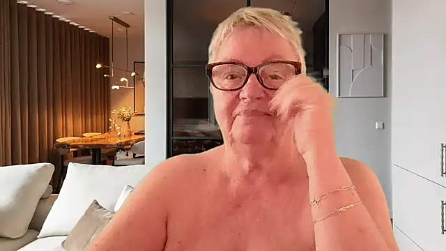 Mystery-Grandmother webcam