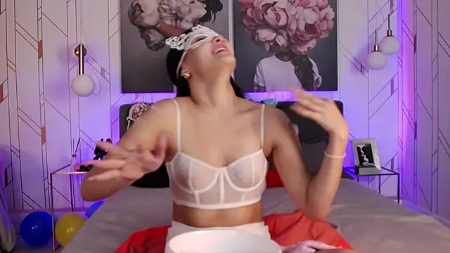 Leyla_Sparks webcam