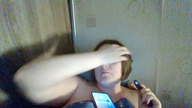 AllaSowinskaya live cam on StripChat
