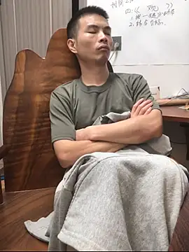 gutou001 live cam on StripChat