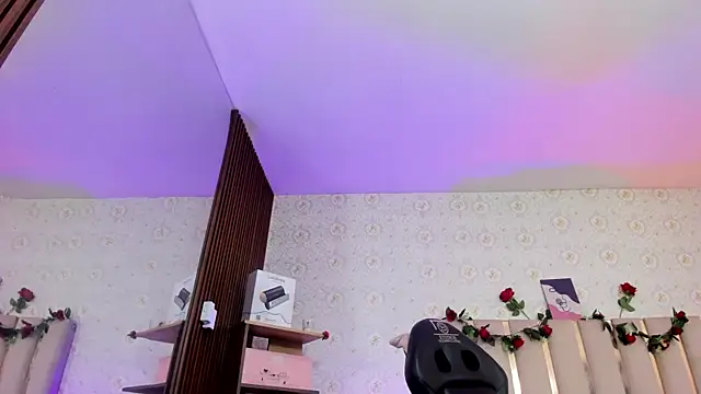 Karla_tay1