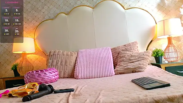 MiaDiamont webcam