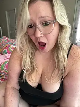 PiggyRose webcam