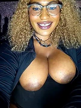 AmazonianMistress webcam