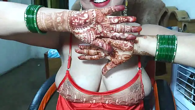 Cute_Mahi22 webcam