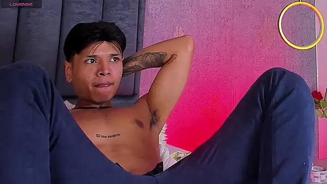alejandroo_montenegro - Alejandroo_Montenegro's free webcam - UK Sex Cams