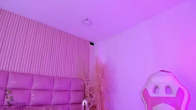 CarolineFyre webcam