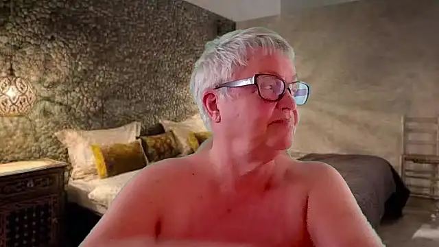 Mystery-Grandmother webcam