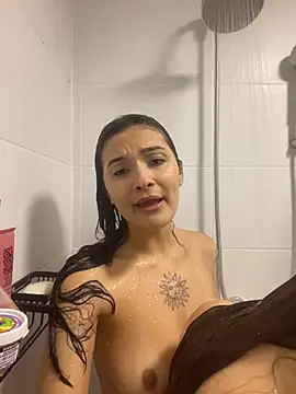 Aneruivinhaa live cam on StripChat